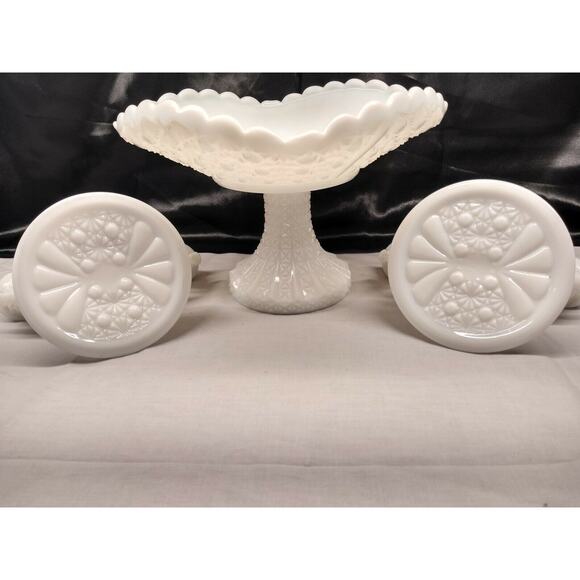 Vtg Fenton Daisy and Button Console Bowl Set With 2 Double Light Candlesticks - Picture 5 of 12